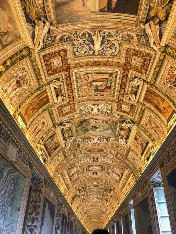 vatican-museum-gold-ceiling