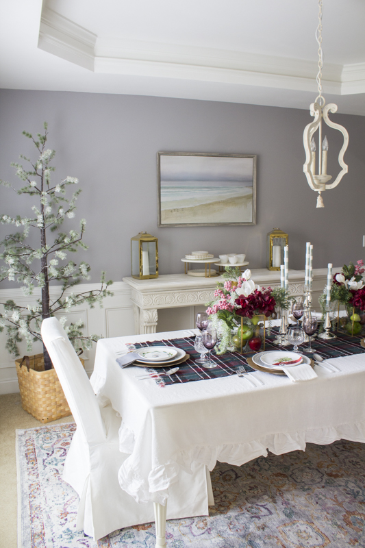 simple-faux-christmas-centerpiece-dining-room
