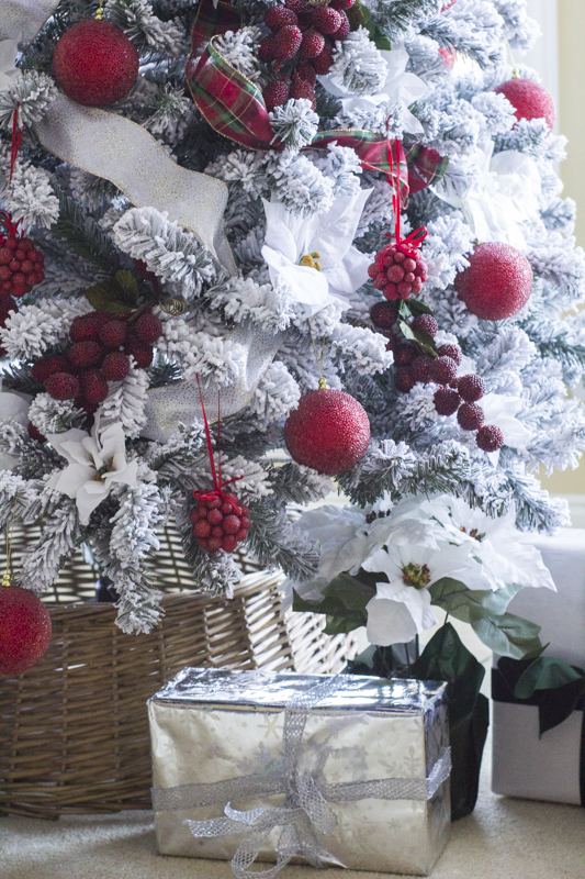traditional-christmas-tree-decorating