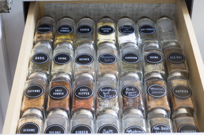 how-to-organize-with-spice-jars-in-kitchen