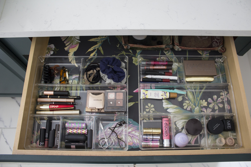 organized-make-up-drawer-2