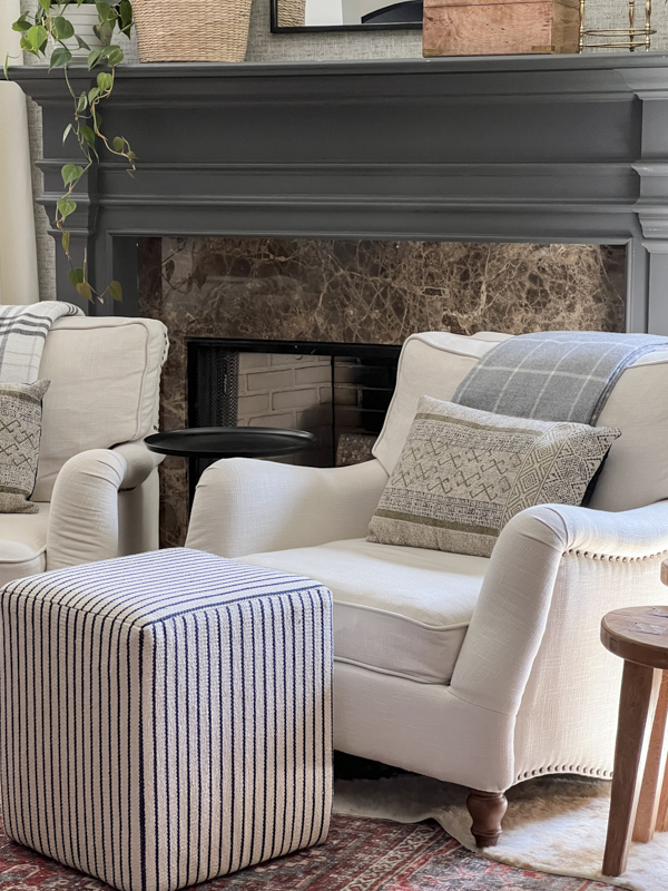 modern-traditional-living-room-mantel
